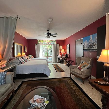 Dickinson Guest House, Guadalajara Expo エクステリア 写真