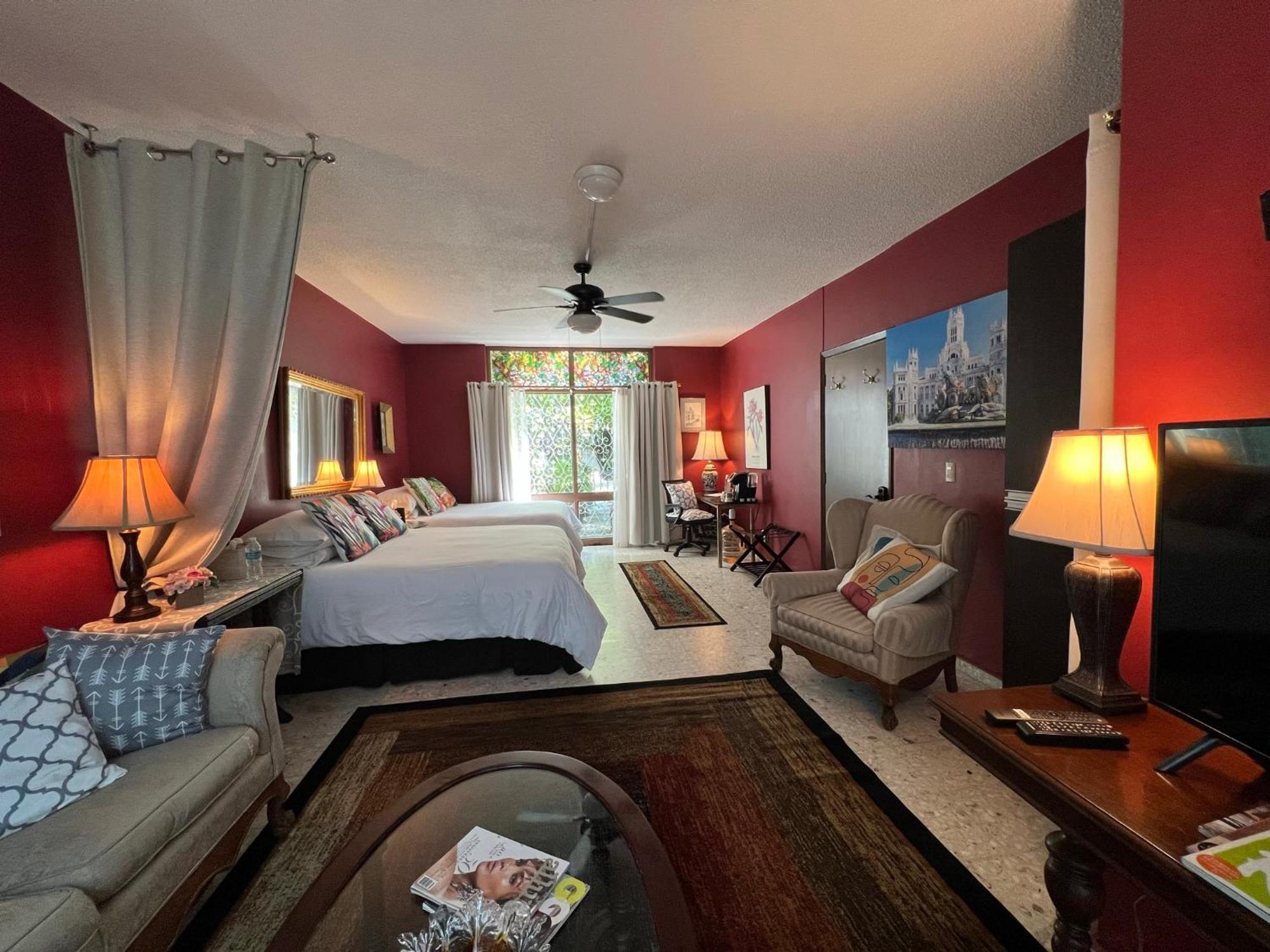 Dickinson Guest House, Guadalajara Expo エクステリア 写真