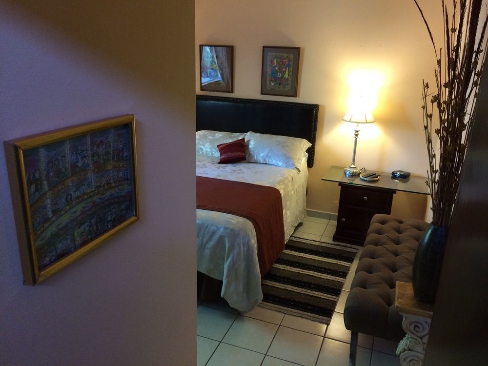 Dickinson Guest House, Guadalajara Expo エクステリア 写真